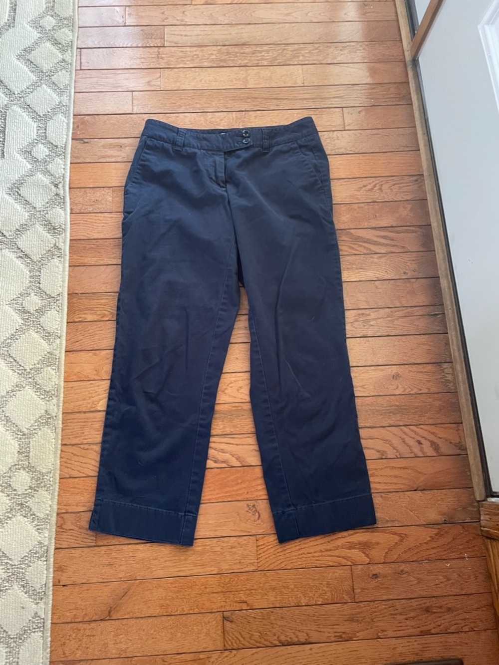 Women’s Vineyard Vines cropped navy pants